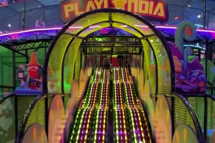 Salah satu wahana meluncur di Playlandia Bintaro (Instagram/@jktgo )