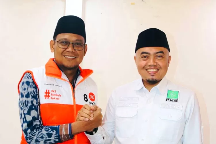 Ketua DPD PKS Kota Depok Imam Budi Hartono bersama Ketua DPC PKB Kota Depok M Faizin, saat bertemu di Kantor DPD PKS Depok. (ISTIMEWA)