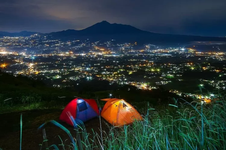 Pemandangan city light saat malam hari di Bukit Alesano Bogor (Instagram/@igedejayapratama)