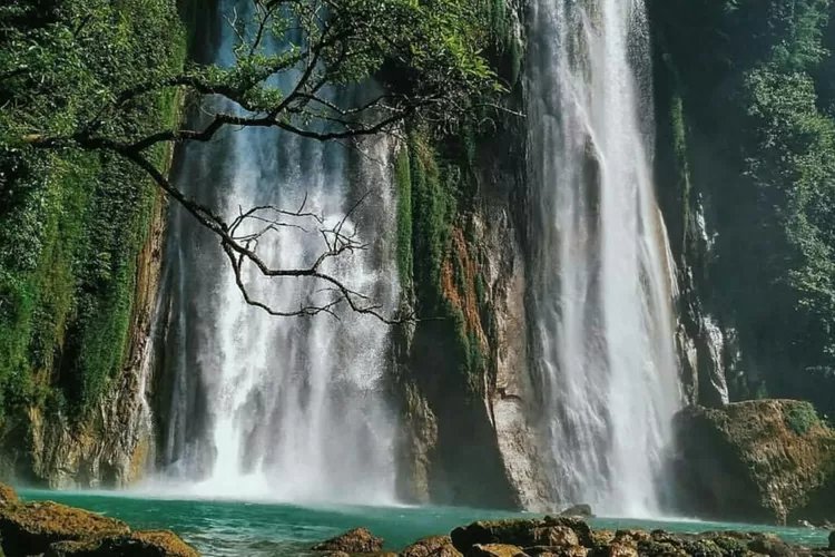 Keindahan Curug Cikaso Sukabumi seperti ada di negeri dongeng (Instagram/@indoflashlightjabar)