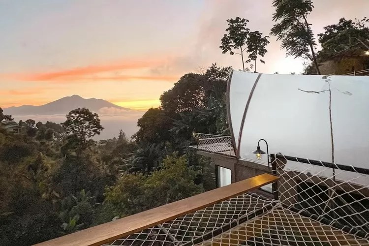 Kiendahan Gunung Pangrango dan Sunset di glamping Selayang Olivehill Bogor (Instagram/@vicrmd)
