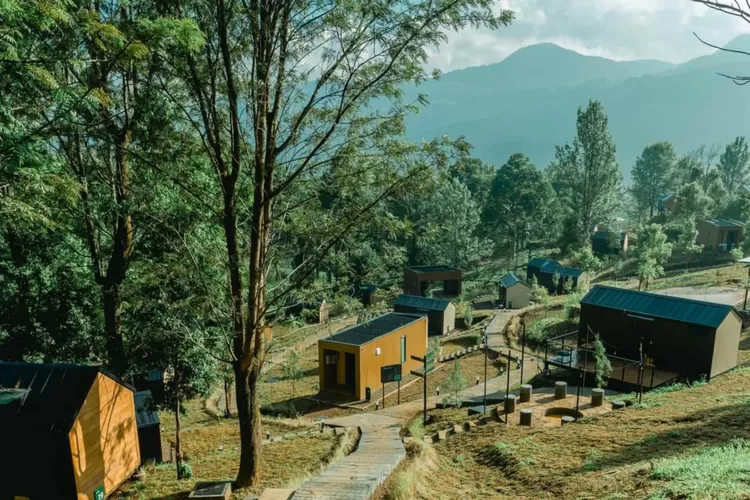 Suasana syahdu glamping di Bobocabin Gunung Mas (Instagram/@visitcianjur)