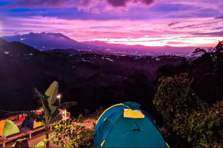 Keindahan di tempat camping Gunung Ciung Sentul, Bogor (Instagram/@campingbogorsentul)