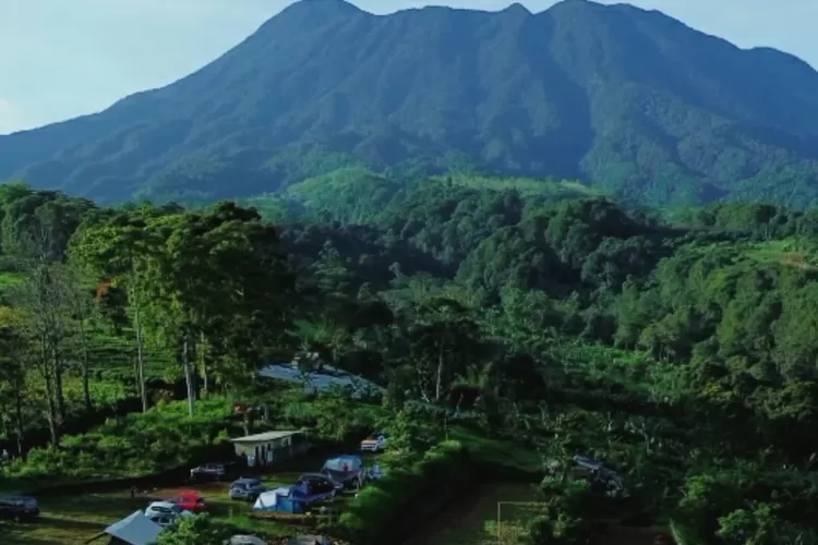 View pegunungan megah dari Tiara Camp Puncak, Bogor (Instagram/@tiaraacamp)