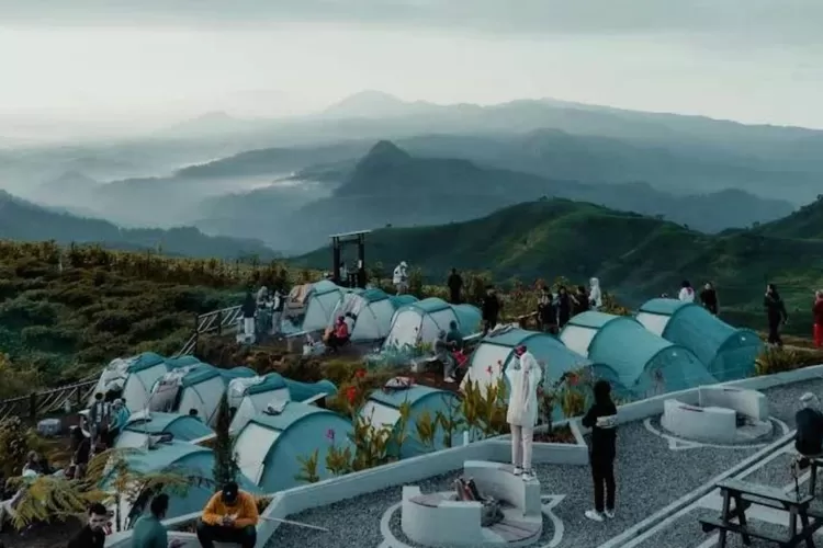 Sunrise medium deck, area camping yang menghadap langsung matahari terbit di Taman Langit  (Instagram/@tamanlangitpangalenganofficial)