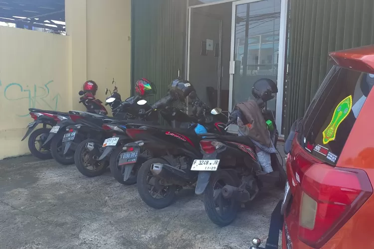 Gedung kantor PT Alka Trijaya Sukses yang berada di Jalan Cakung No.89, Kecamatan Leuwinanggung, Kecamatan Tapos. (ANDIKA EKA/RADAR DEPOK)