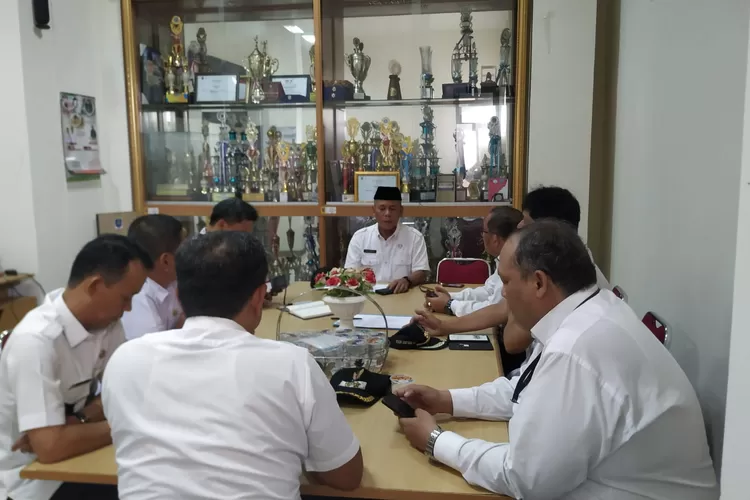 Suasana Camat Tapos, Abdul Mutolib memimpin rapat koordinasi Lebaran Depok, beberapa waktu lalu.  (DOKUMEN KECAMATAN TAPOS)