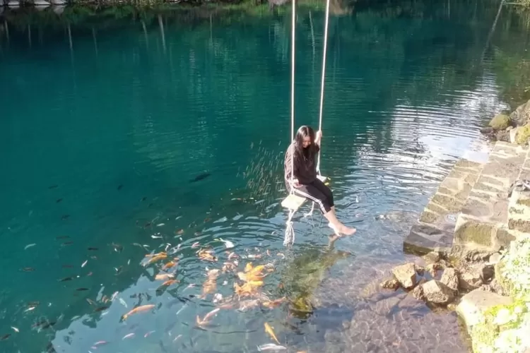 Keindahan air biru yang cantik di Telaga Biru Nila Majalengka (Instagram/@telagabirunila)