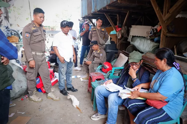 Tim Terpadu PDSK Penyediaan Tanah untuk Pembangunan UIII, di Kecamatan Sukmajaya, Depok kembali menggelar penilaian terhadap aset warga di lahan bersertifikat atas nama Kementerian Agama, Sabtu (18/5). (RADAR DEPOK)