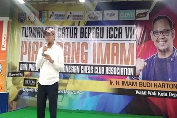 Wakil Walikota Depok, Imam Budi Hartono memberikan sambutan sekaligus membuka Turnamen catur beregu tahunan ke-VII, di Depok Town Square, Sabtu (25/5).