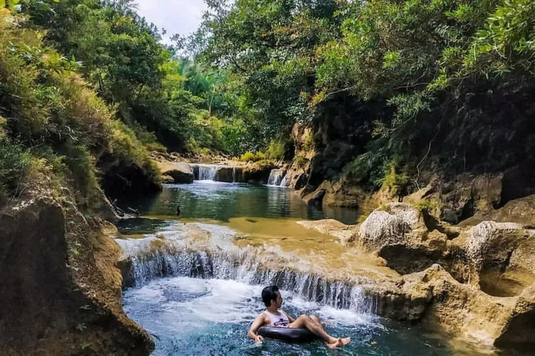 Keindahan kolam alami di Curug Panetean Tasikmalaya (Instagram/@hero_montana)