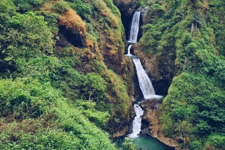Panorama keindahan Curug Jagapati di Garut yang tampak seperti lukisan (Instagram/@imanahmadnur)