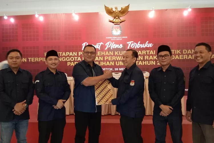 Komisi Pemilihan Umum (KPU) Kota Depok menggelar rapat pleno terbuka, tentang penetapan perolehan kursi partai politik dan calon terpilih anggota DPRD Kota Depok pada Pemilu 2024, Selasa (28/5). (Agnesya Wianda/Radar Depok )