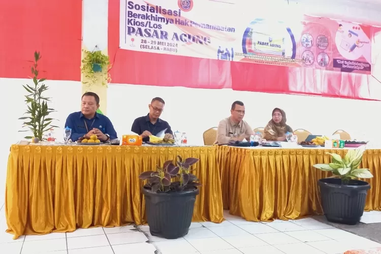 Suasana sosialisasi soal HGP di Pasar Agung Depok dilakuikan Disdagin Kota Depok (AGNESYA WIANDA/RADAR DEPOK)