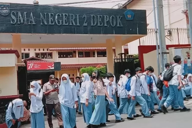 Penampakan sejumlah siswa SMAN 2 Depok saat pulang sekolah, beberapa waktu lalu.  (AGNESYA WIANDA/RADAR DEPOK)