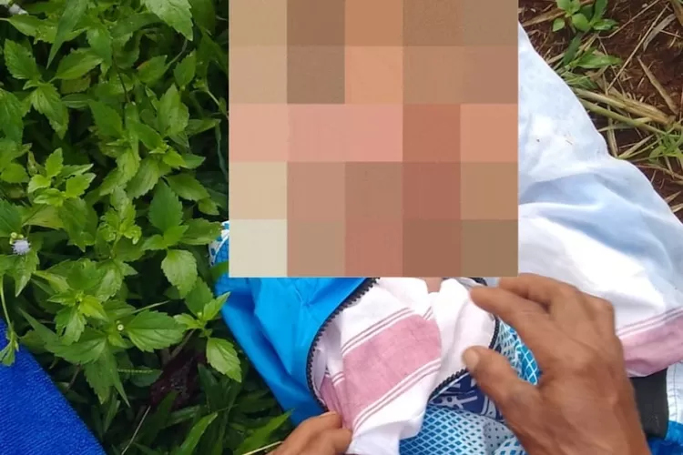 TKP penemuan bayi laki-laki yang diduga baru dilahirkan di Kampung Karet RT2/8 Kecamatan Tajurhalang, Kabupaten Bogor.