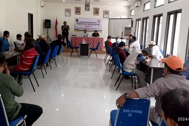 Suasana pertandingan catur Persahabatan di Aula Kelurahan Pondok Cina, Kecamatan Cipayung, Minggu (9/6).  (DOKUMEN KELURAHAN CIPAYUNG JAYA)
