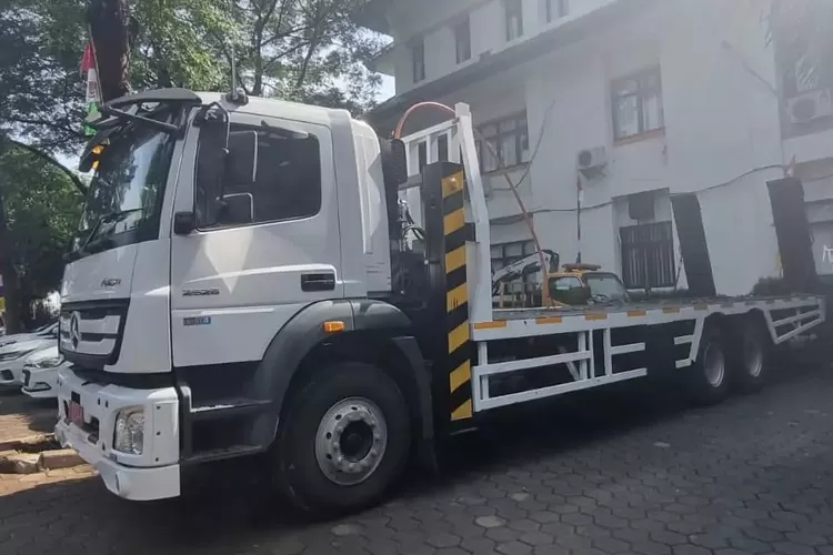 Penampakan salah satu alat berat milik DPUPR Kota Depok sedang terparkir. (DOKUMEN DPUPR KOTA DEPOK)