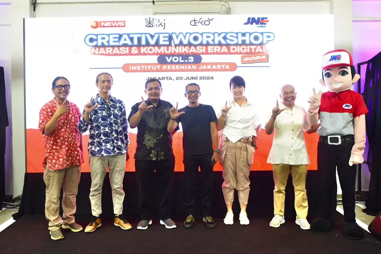 Foto bersama peserta Creative Workshop Narasi dan Komunikasi Era Digital Vol. 3 2024. (DOK JNE)
