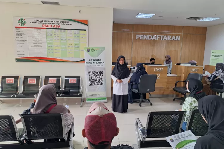 RSUD Anugerah Sehat Afiat (ASA) Kota Depok terus meningkatkan pelayanan kepada masyarakat. Salah satunya peralihan pendaftaran pasien yang sebelumya dilakukan secara manual, saat ini  sudah beralih menggunakan antrean online berbasis website.  (Andika Eka/Radar Depok)