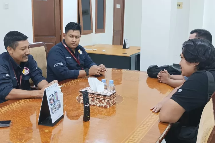 Mediasi antara Pihak SPBU dan Pembeli yang bermasalah di SPBU Buperta, Harjamukti, Cimanggis Kota Depok. (DOK POLSEK CIMANGGIS)