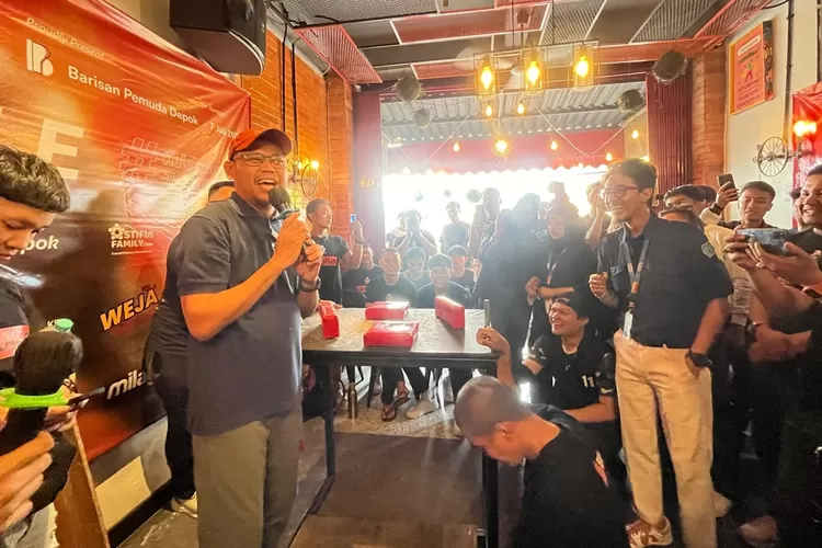 Wakil Walikota Depok, Imam Budi Hartono, saat menghadiri kegiara Tanding Panco, yang merupakan program Barisan Pemuda Depok bertajuk LanjutinDepok, di Red Steak Jalan Sentosa, Sukmajaya.