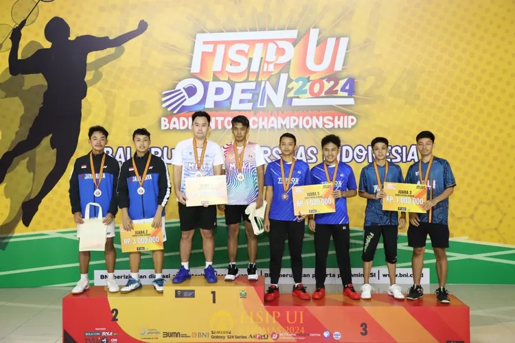 Juara FISIP UI Open 2024 saat melakukan pose.  (DOKUMEN UNIVERSITAS INDONESIA)