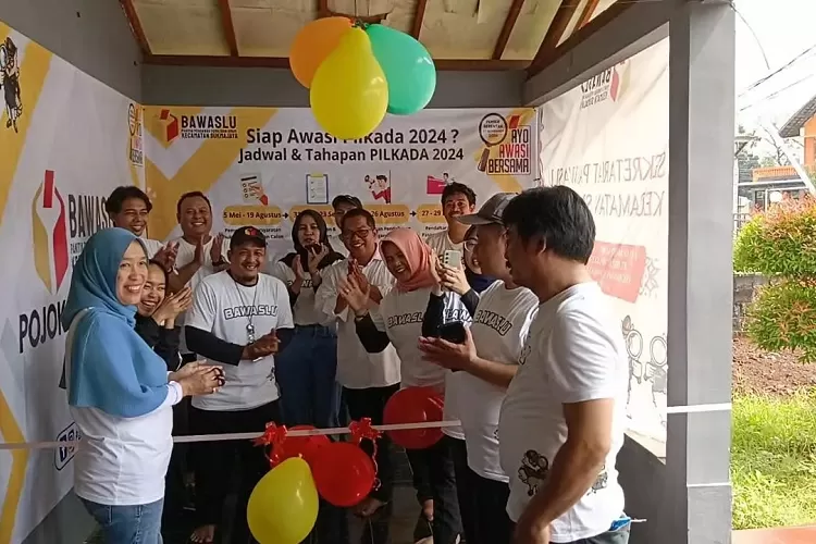 Launching Pojok Pengawasan Pemilu di Sekretariat Panwascam Kecamatan Sukmajaya, beberapa waktu lalu.  (DOKUMEN PANWASCAM SUKMAJAYA)