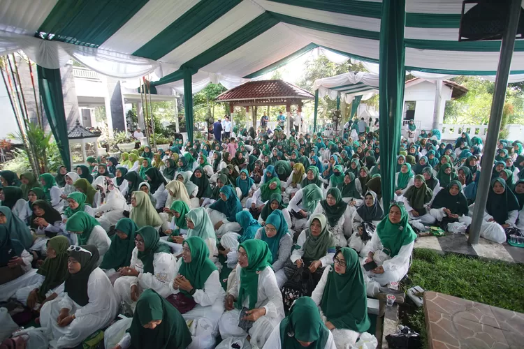 Calon Walikota Depok, Supian Suri saat memberikan sambutan dihadapan 64 Majelis Taklim Emak-Emak se Kota Depok di Kecamatan Cipayung, Rabu (10/7).  (DOKUMEN&nbsp;RADAR DEPOK)