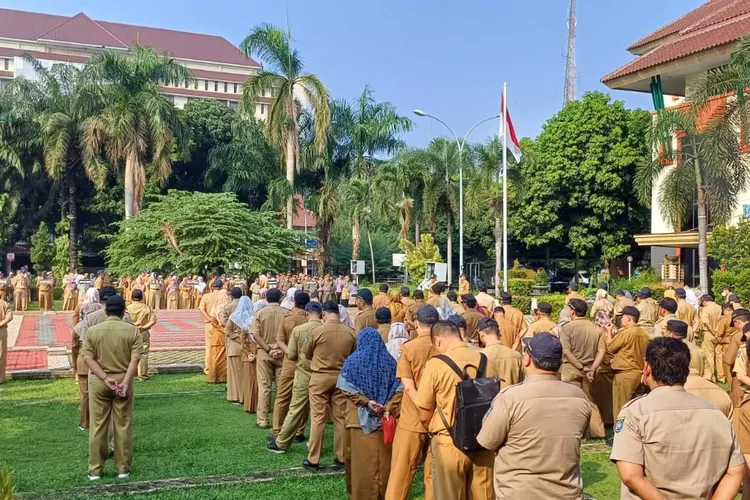 Suasana apel pagi ASN Kota Depok, di lapangan Balaikota Depok. (ANDIKA EKA/RADAR DEPOK)