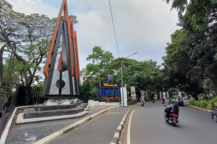 Kondisi tugu selamat datang Kota Depok terbaru yang terletak Jalan Margonda Raya, yang  terdapat coretan pada dinding. (ANDIKA EKA/RADAR DEPOK)