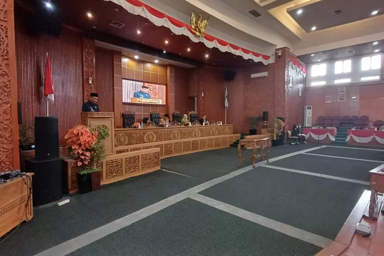 Rapat paripurna di GDC Kota Depok, Kamis (12/7/2024). (ANDIKA EKA/RADAR DEPOK)