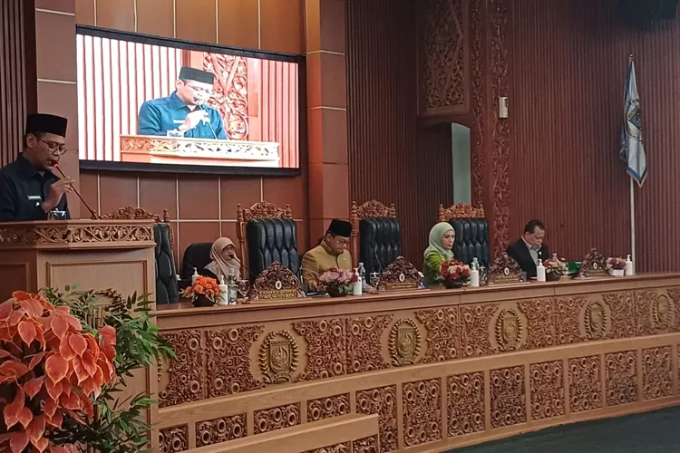 Suasana rapat Paripurna DPRD Kota Depok, Jumat (12/7). (ANDIKA EKA/RADAR DEPOK)