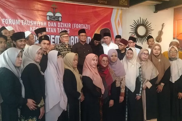 MENANG : Fotazi Kecamatan Tapos Kota Depok saat mendeklarasikan dukungan pada Calon Walikota Depok, Imam Budi Hartono dalam Pilkada Depok 2024.  (DOKUMEN FORTAZI)