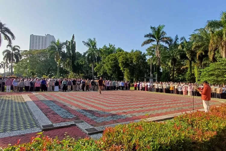 Suasana apel ASN Pemkot Depok di lapangan Balaikota Depok. (ANDIKA EKA/RADAR DEPOK)