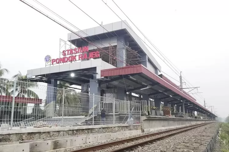 Proses pembangunan Stasiun Pondok Rajeg yang berada di Jalan Raya Pondok Rajek, Kelurahan Jatimulya, Kecamatan Cilodong. (RADAR DEPOK)