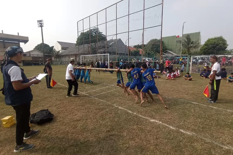 Suasana pelaksanaan Festival Ortrad Tingkat SD 2024 di lapangan Mahakam, Kecamatan Sukmajaya, Kamis (25/7). (ANDIKA EKA/RADAR DEPOK)