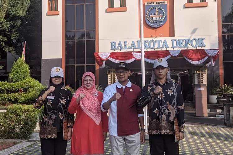 Wakil Walikota Depok, Imam Budi Hartono melepas dua Capaska asal Depok ke tingkat Jawa Barat, di Balaikota Depok, Jumat (2/8). (ANDIKA EKA/RADAR DEPOK)