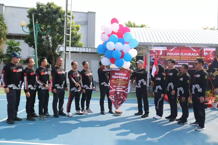 Lapas Cibinong secara resmi membuka pekan olahraga, yang merupakan rangkaian peringatan Kemerdekaan ke 79 Republik Indonesia dan Hari Pengayoman ke 79, di Lapangan Tenis Lapas Cibinong, Jumat (2/8). (Lapas Cibinong)