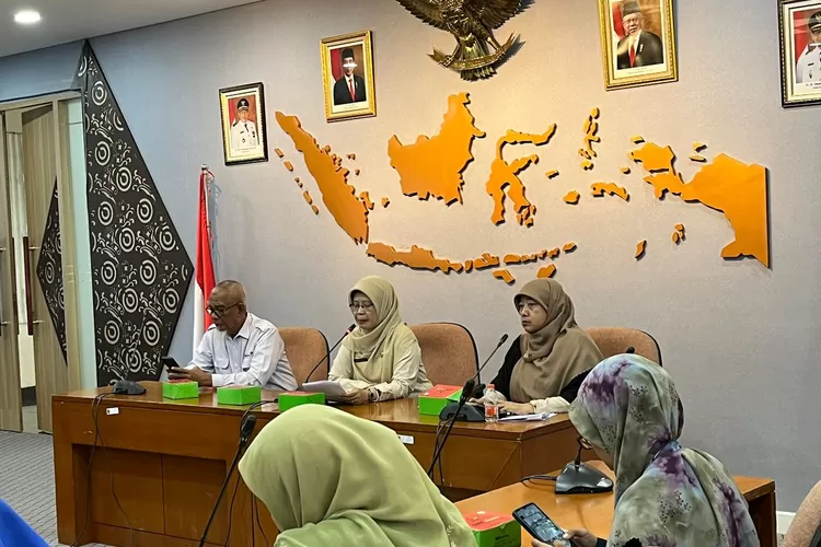 Kepala DP3AP2KB Kota Depok, Nessi Annisa Handari memberikan sosialiasi Siperindu kepada perangkat daerah, di Aula Edelweis, Lantai 5, Balaikota Depok. (ANDIKA EKA/RADAR DEPOK)