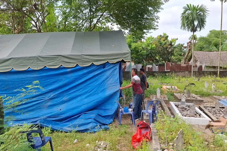 Suasana proses ekshumasi terhadap jenazah selebgram Ella Nanda Sari Hasibuan (30) di Medan, Sumatera Utara. (DOK POLRES METRO DEPOK)