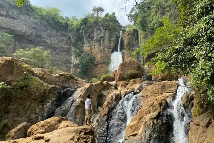 Curug Cimarinjung Sukabumi yang pesonanya seperti dibawa ke zaman purba (Instagram/@irpns_7)