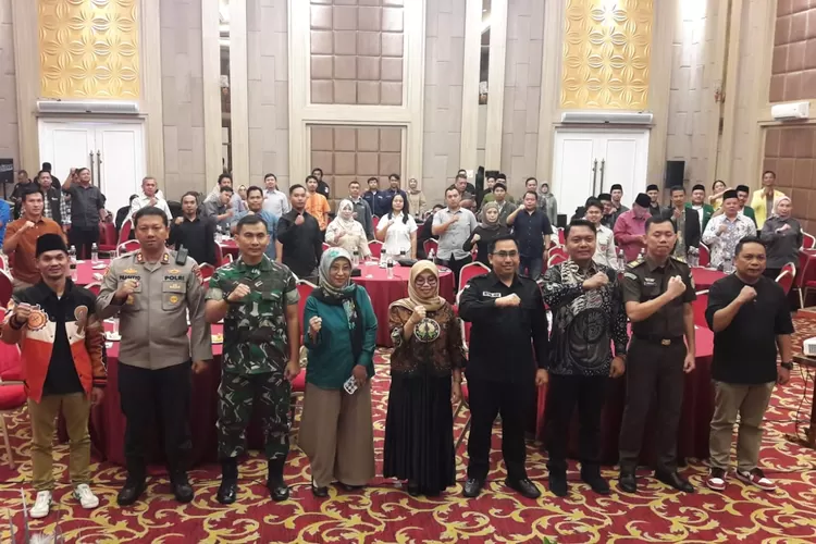 Bawaslu bersama Forkipimda meluncurkan pemetaan kerawanan Pilkada serentak di Kota Depok, di Hotel Savero Depok, Selasa (6/8). (JUNIOR/RADAR DEPOK)