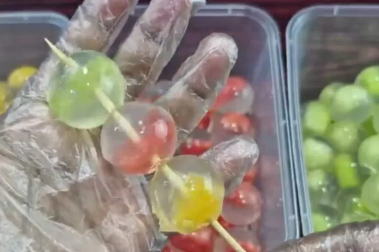 Resep sate jelly buah yang simple dan mudah dibuat ini bisa jadi ide jualan (Screenshoot Youtube Keluarga Hamzah)