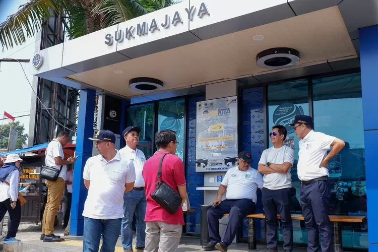 BPTJ dan Dishub Kota Depok meninjau langsung keberadaan halte pada latayanan BTS Trans Depok.