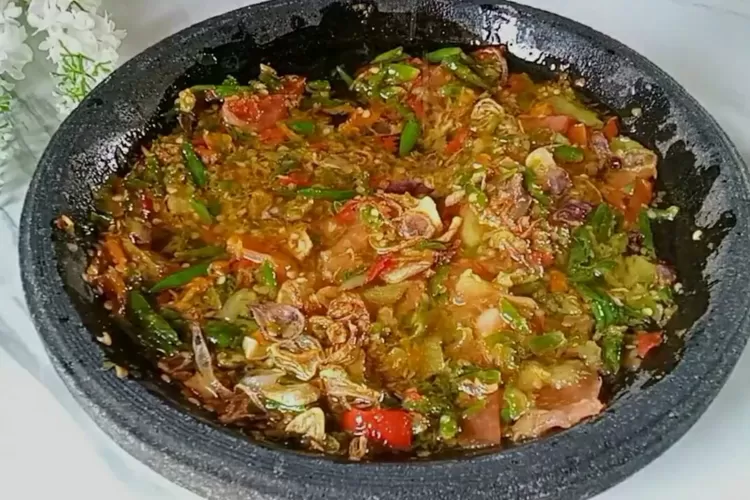Sambal Pecak yang pedas dan nikmat (Screnshoot Youtube Dapur Wong Ndeso)