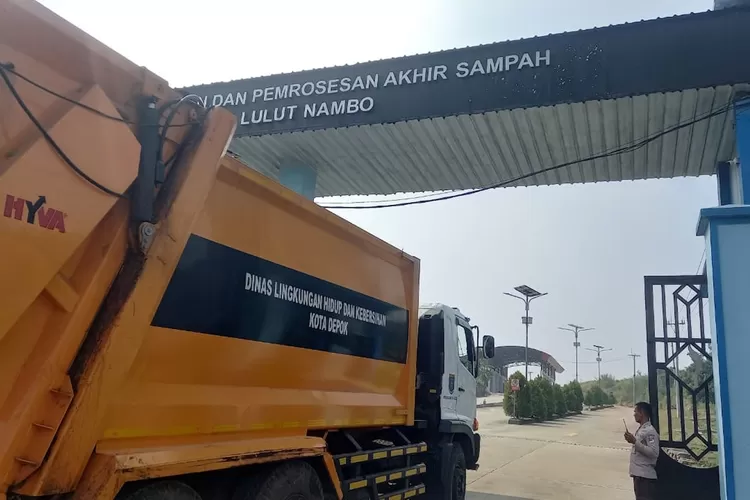 DLHK Kota Depok mulai membuat sampah ke TPPAS Lulut Nambo