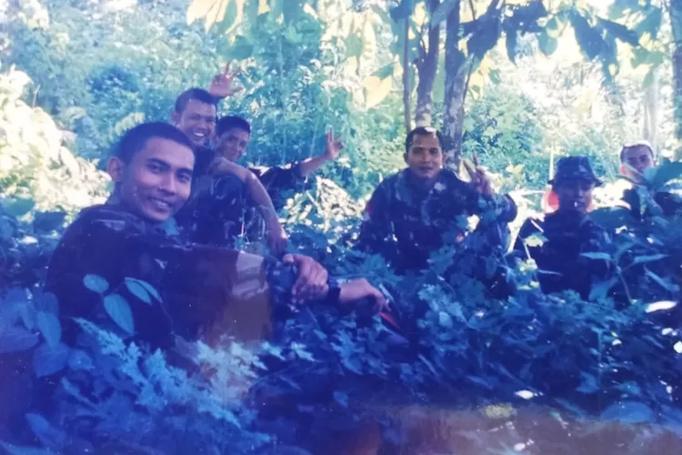 Kolonel Inf Iman Widhiarto saat betugas di hutan Aceh Utara, menjalankan operasi darurat militer 2003.