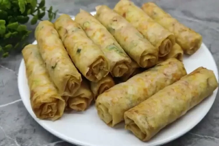 Renyah dan enak, inilah resep lumpia telur gulung (Screenshot Youtube CR COOK)