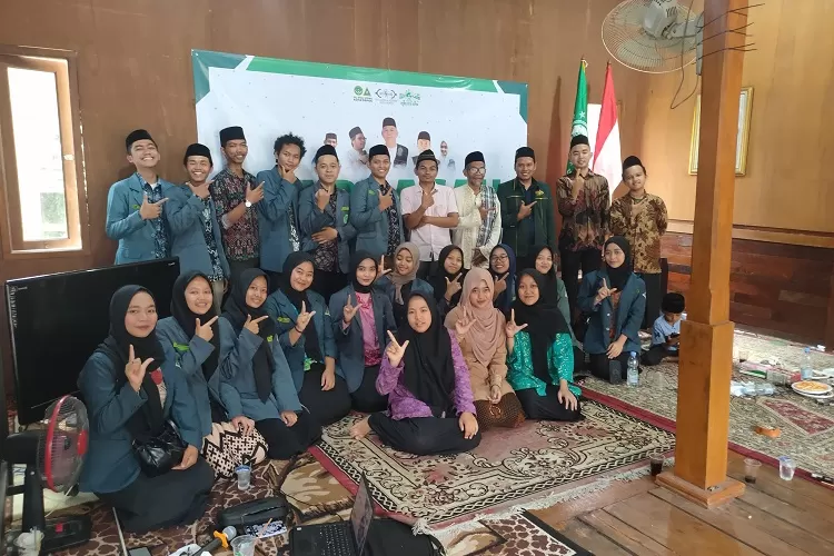 Ilustrasi PCNU Kota Depok dan Laziznu Kota Depok saat memberikan bantuan beasiswa kepada warga tidak mampu.  (ISTIMEWA)